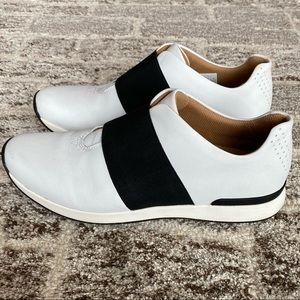 VIONIC WHITE/BLACK SLIP-ON SNEAKER, US Size 9.5
